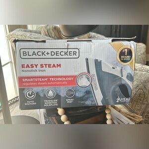 Black & Decker SmartSteam Nonstick Iron NWB